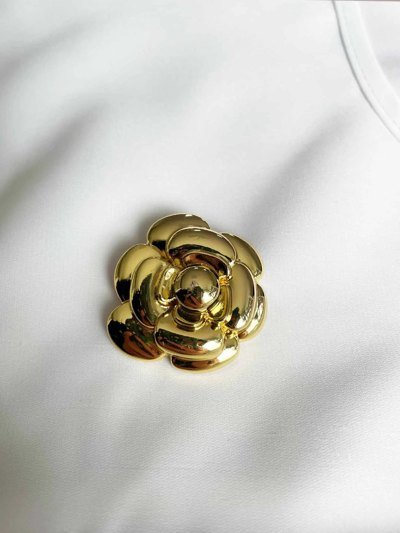 Chic Luxury White Satin Shirt Gold Flower Brooch Detail Drawstring Side Ruched Casual Summer Blouse