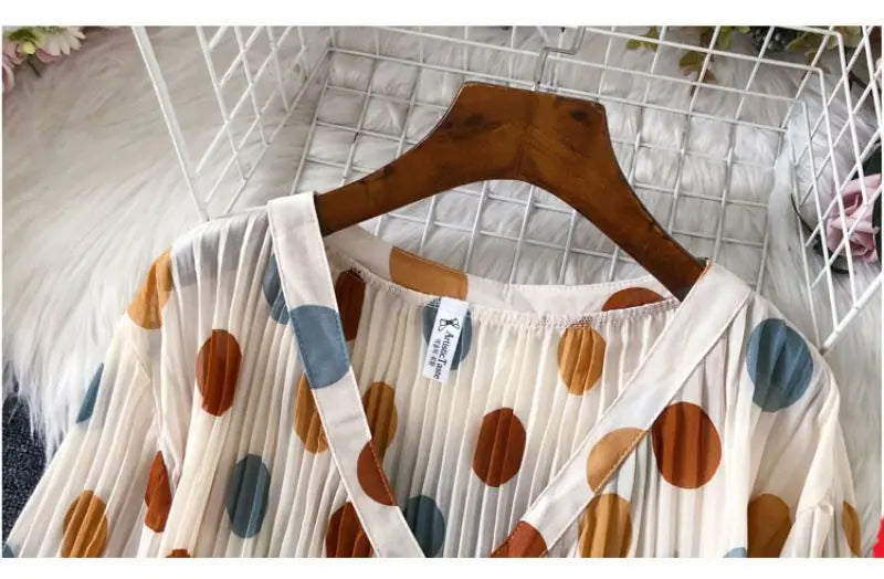Polka Dot Casual V-Neck Chiffon Single Breasted Lantern Sleeve Folds Women's Blouse Shirt Female Clothing Tops 2024 Fashion