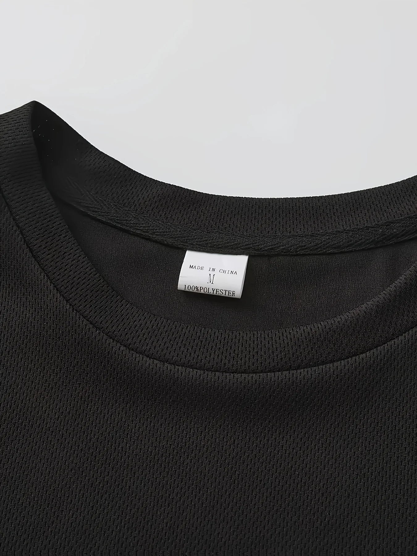 This 2026 high-end men's suit features casual color combinations to create a fresh summer look