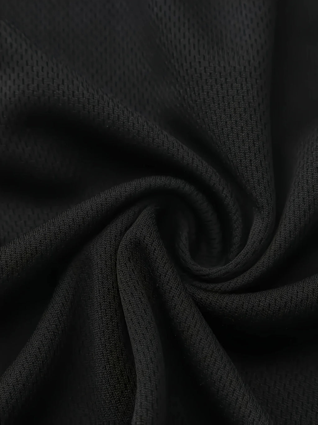This 2026 high-end men's suit features casual color combinations to create a fresh summer look