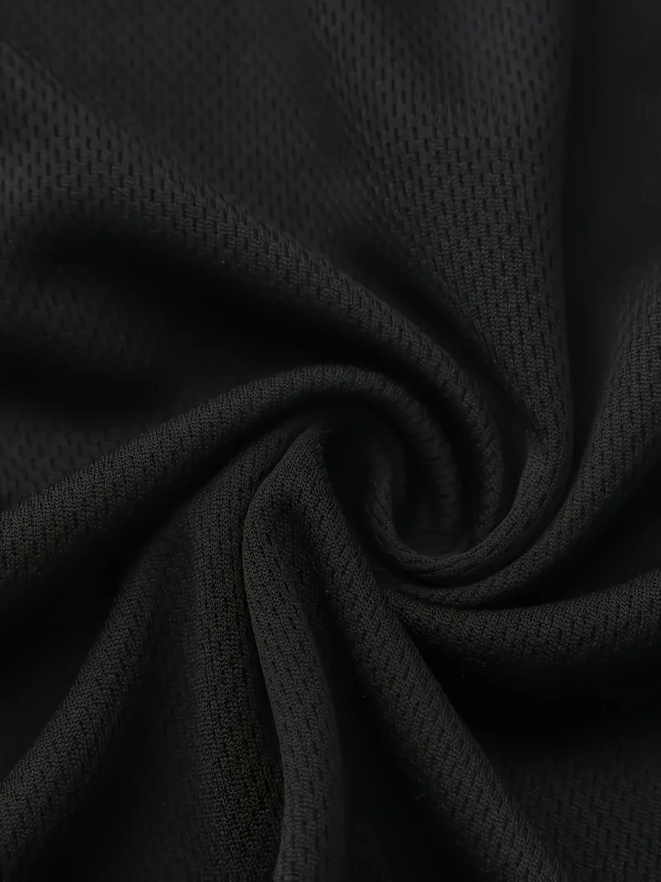 This 2026 high-end men's suit features casual color combinations to create a fresh summer look