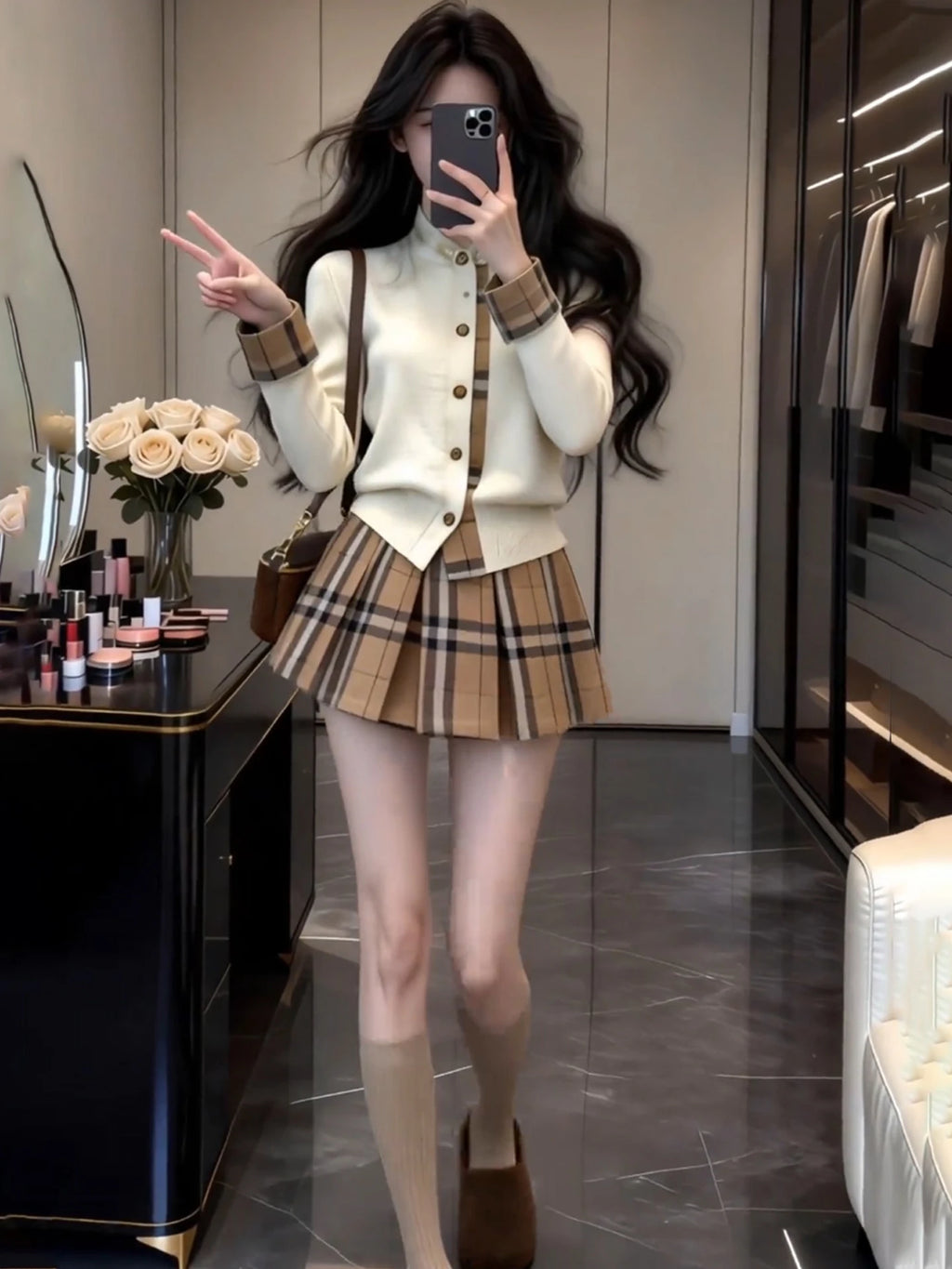 Stylish Korean Style Early Spring Plaid Pleated Skirt And Knitted Sweater Set Women's Fashion