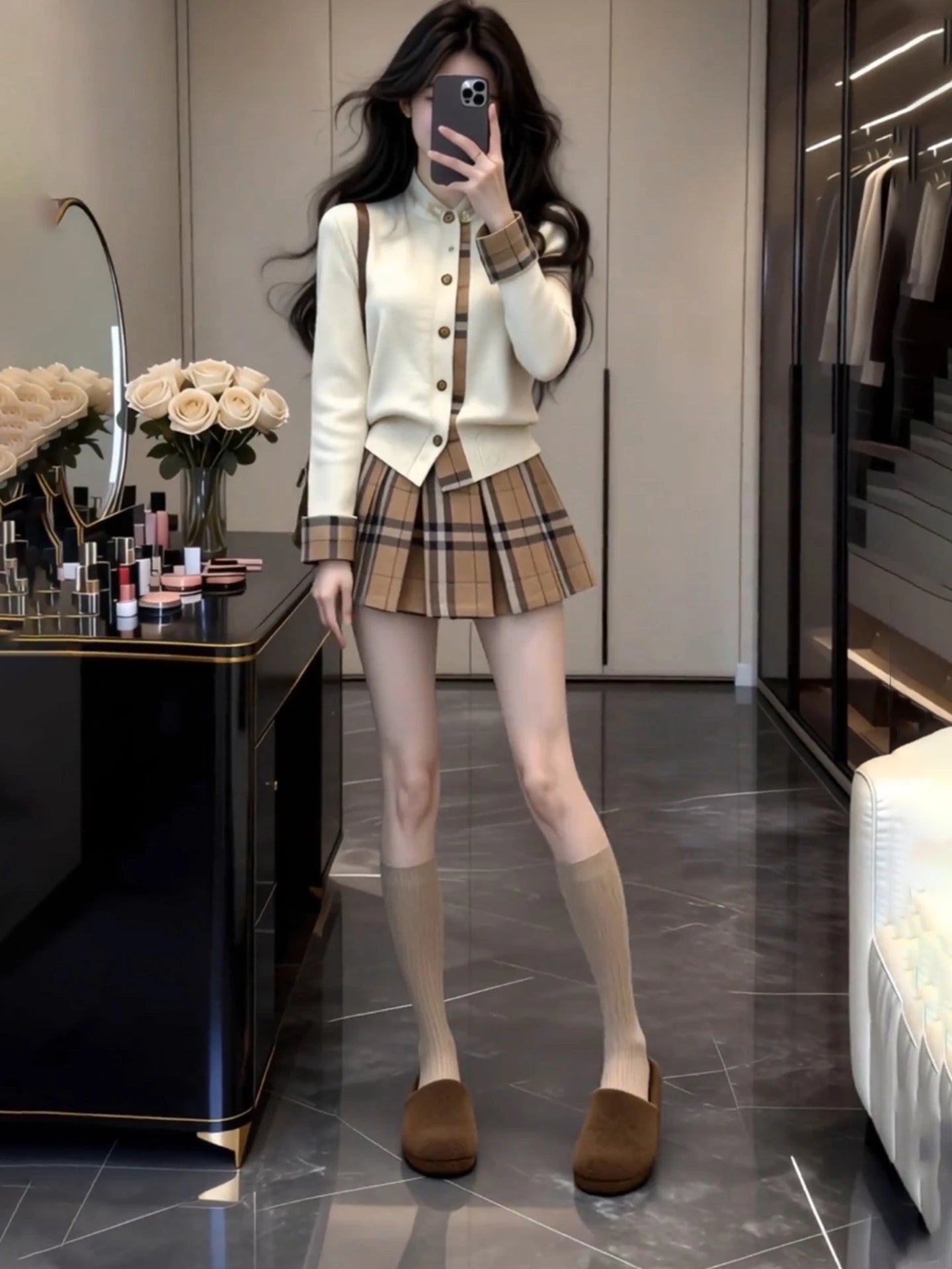 Stylish Korean Style Early Spring Plaid Pleated Skirt And Knitted Sweater Set Women's Fashion
