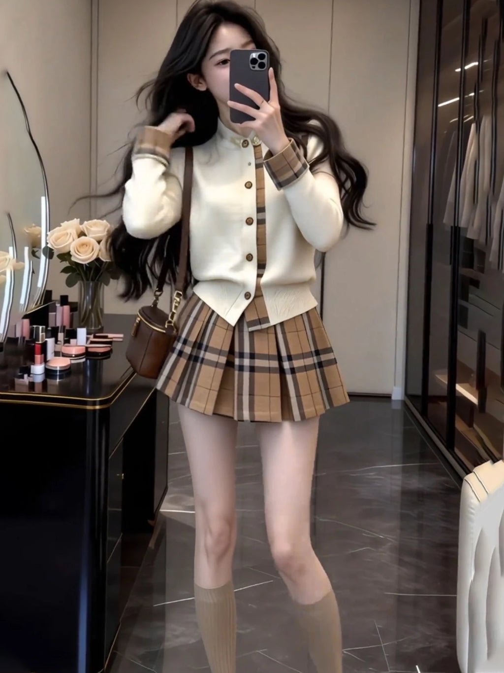Stylish Korean Style Early Spring Plaid Pleated Skirt And Knitted Sweater Set Women's Fashion